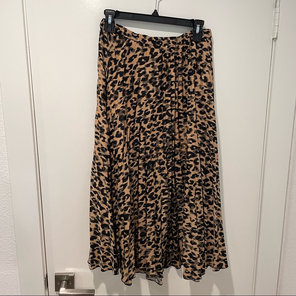 Pleated animal print skirt